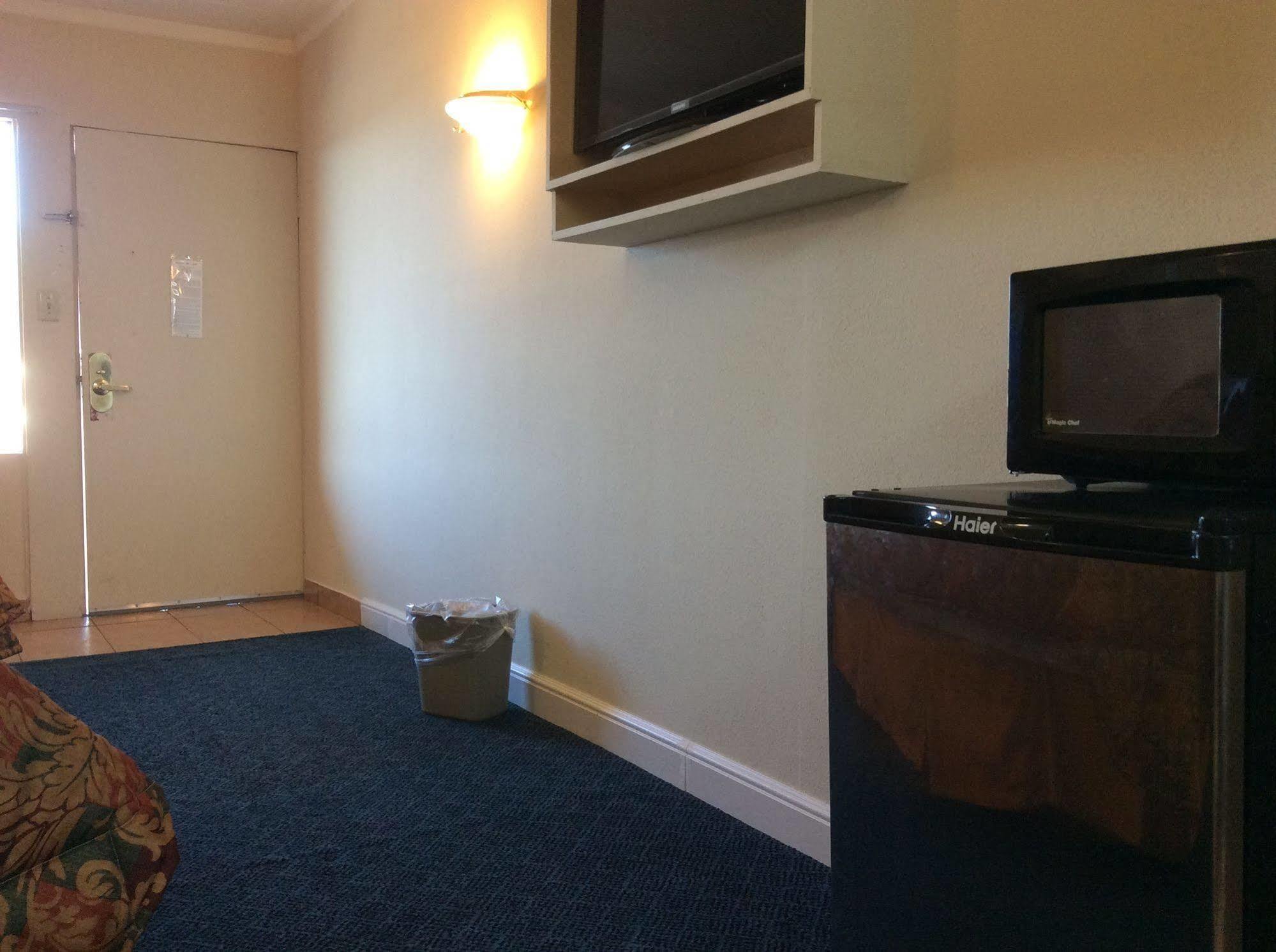 Motel 6 Burlington Eksteriør bilde