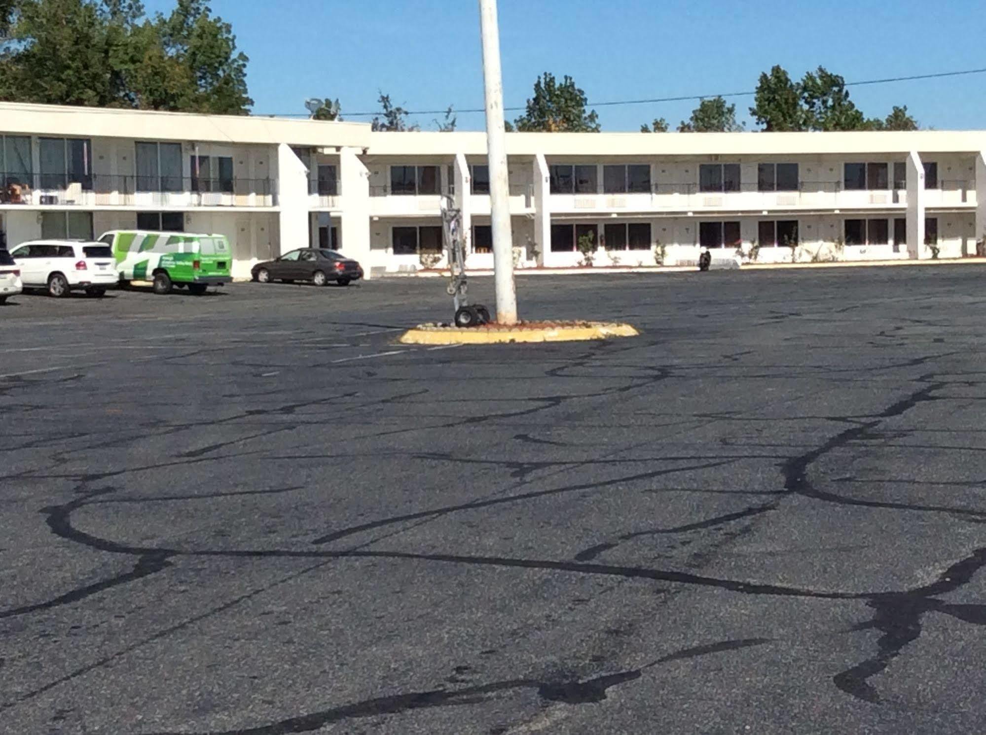 Motel 6 Burlington Eksteriør bilde